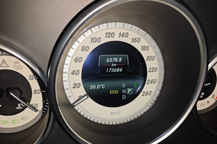 Used Mercedes-Benz CLS 2016 CLS 320 Elegant Edition Odometer Close Up