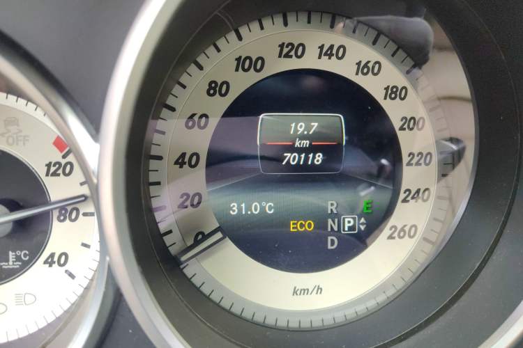 Used Mercedes-Benz CLS 2016 CLS 260 Elegant Edition Odometer Close Up