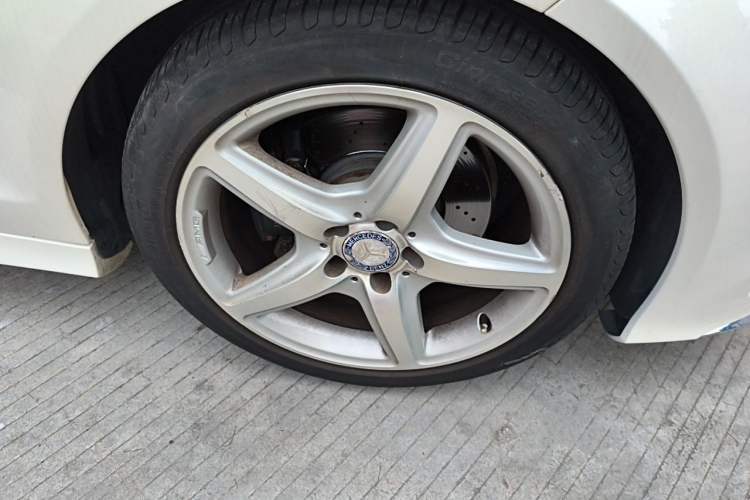 Used Mercedes-Benz CLS 2016 CLS 260 Elegant Edition Right Front Wheel Hub