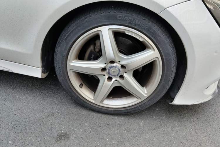 Used Mercedes-Benz CLS 2016 CLS 260 Elegant Edition Right Front Wheel Hub