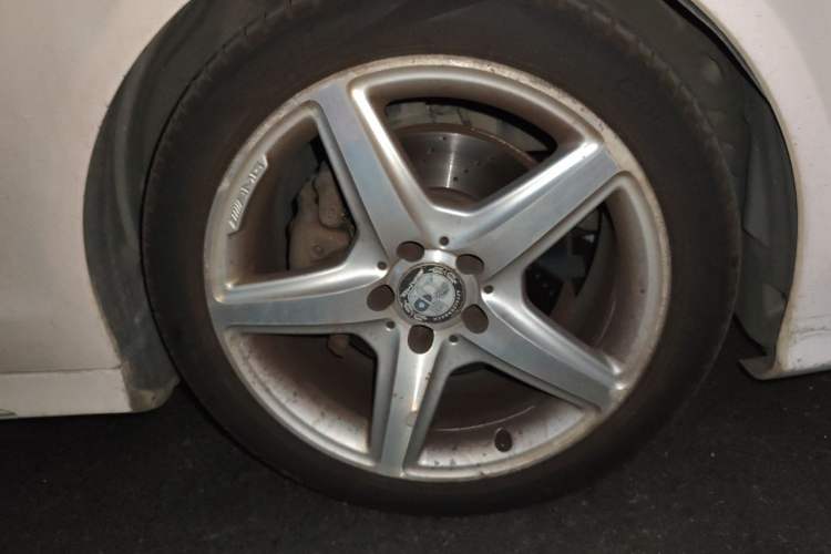 Used Mercedes-Benz CLS 2016 CLS 260 Elegant Edition Right Front Wheel Hub