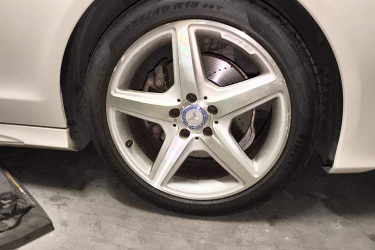 Used Mercedes-Benz CLS 2016 CLS 260 Elegant Edition Right Front Wheel Hub