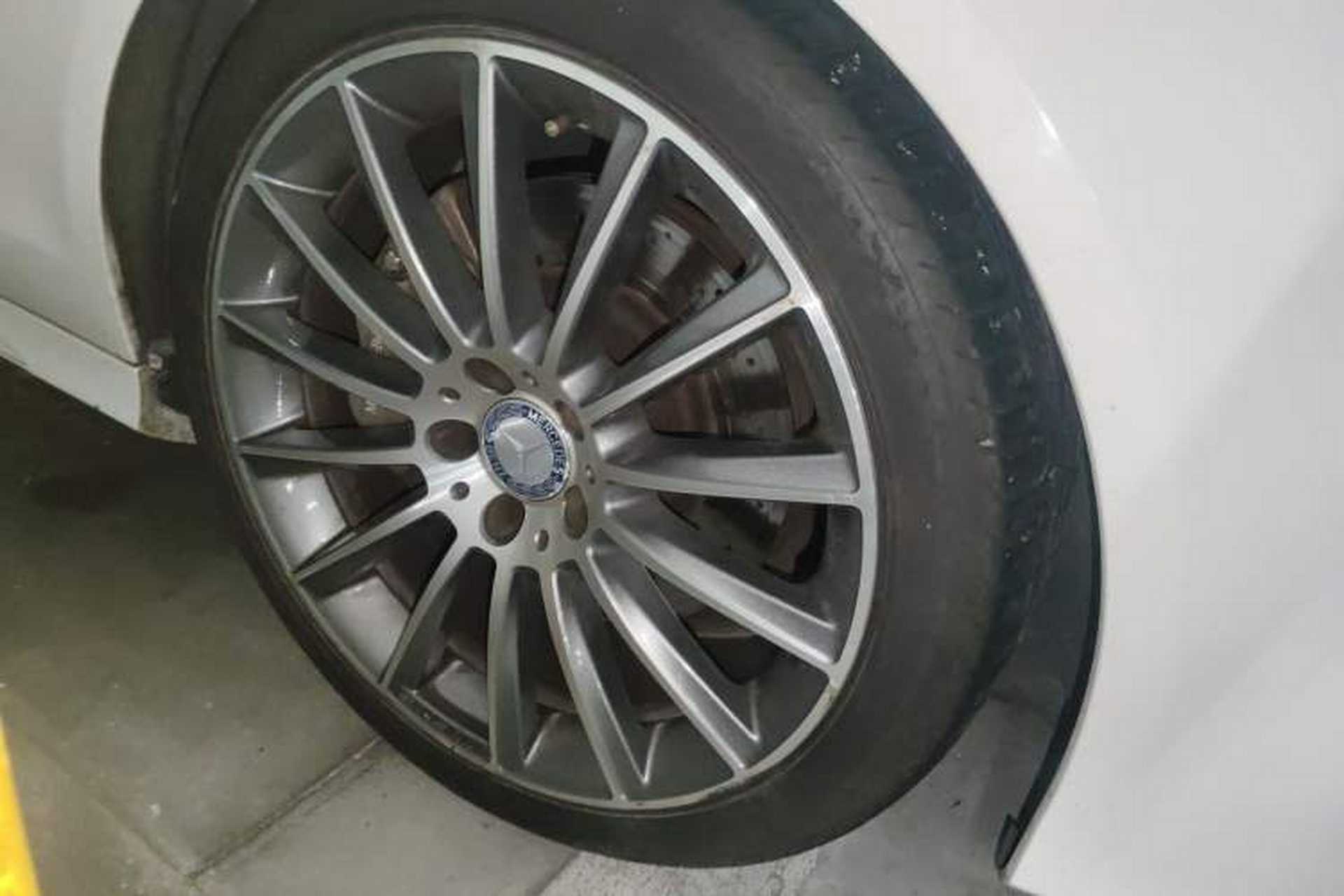Used Mercedes-Benz CLS 2016 CLS 320 Elegant Edition Right Front Wheel Hub