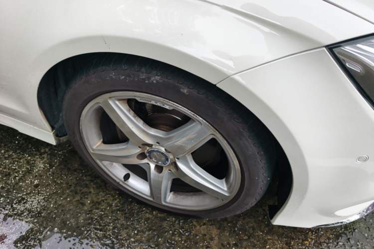 Used Mercedes-Benz CLS 2016 CLS 260 Elegant Edition Right Front Wheel Hub