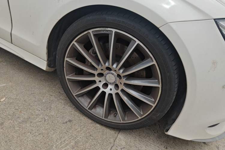 Used Mercedes-Benz CLS 2016 CLS 320 Elegant Edition Right Front Wheel Hub