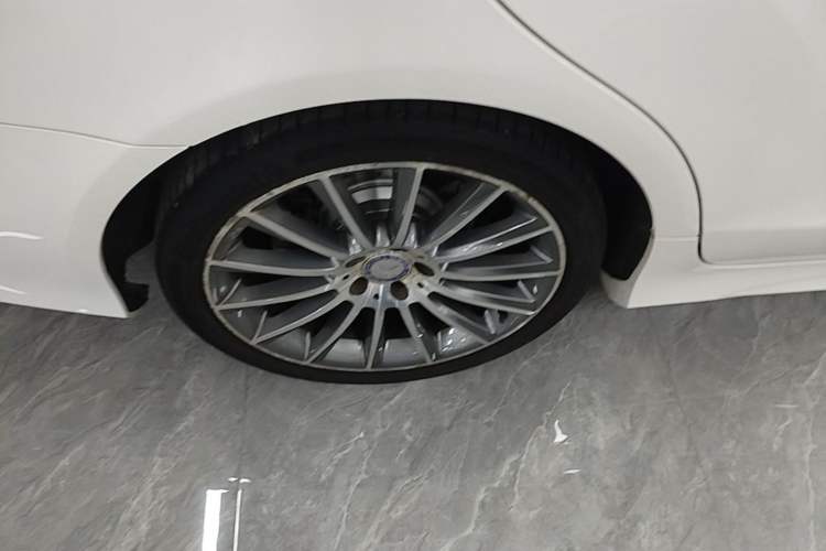 Used Mercedes-Benz CLS 2016 CLS 320 Elegant Edition Right Rear Wheel Hub