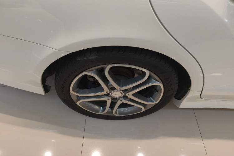 Used Mercedes-Benz CLS 2016 CLS 260 Elegant Edition Right Rear Wheel Hub