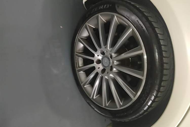 Used Mercedes-Benz CLS 2016 CLS 320 Elegant Edition Right Rear Wheel Hub