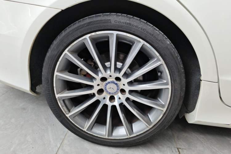 Used Mercedes-Benz CLS 2016 CLS 320 Elegant Edition Right Rear Wheel Hub