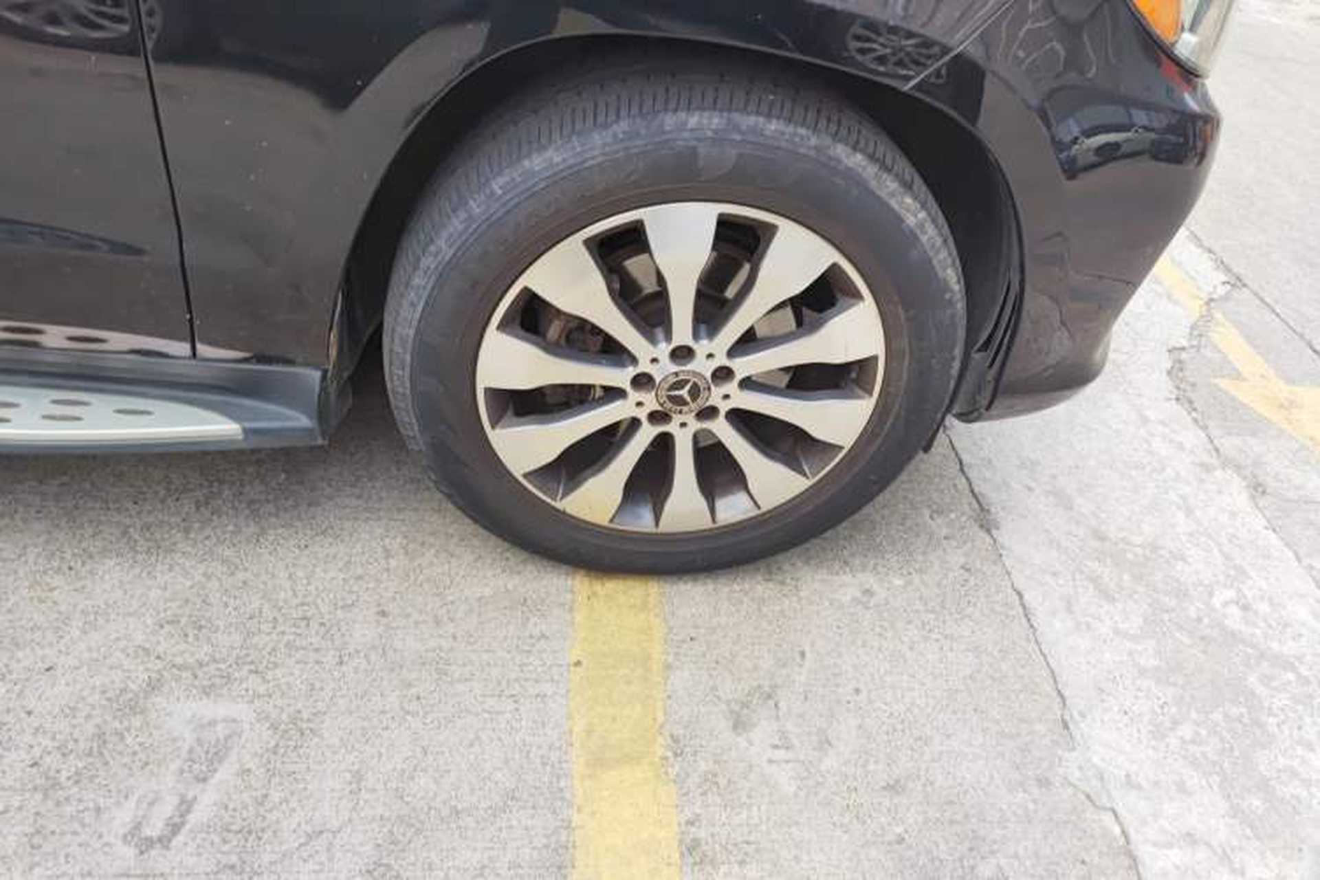 Used Mercedes-Benz CLS  Right Front Wheel Hub