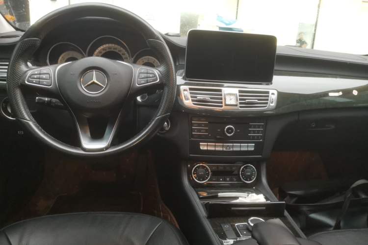Used Mercedes-Benz CLS 2017 CLS 320 Elegant Edition Center Console