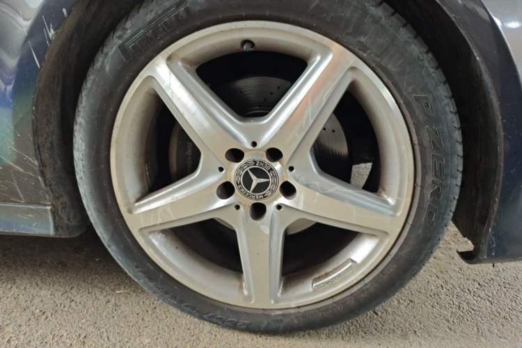 Used Mercedes-Benz CLS 2017 CLS 260 Elegant Edition Right Front Wheel Hub