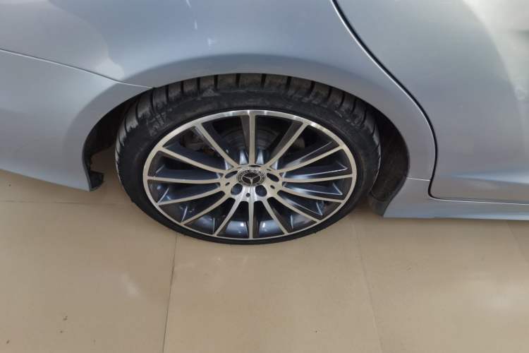Used Mercedes-Benz CLS 2017 CLS 320 Elegant Edition Right Rear Wheel Hub