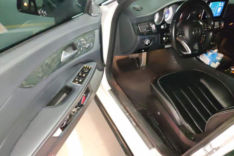 Used Mercedes-Benz CLS 2017 CLS 260 Elegant Edition Interior 1