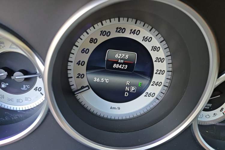 Used Mercedes-Benz CLS 2017 CLS 320 Elegant Edition Odometer Close Up