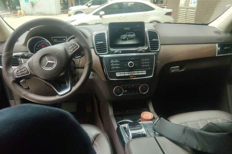 Used Mercedes-Benz CLS  Center Console