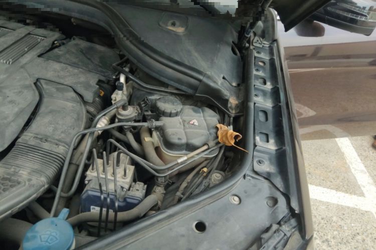 Used Mercedes-Benz CLS  Engine Bay Left