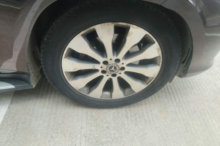 Used Mercedes-Benz CLS  Right Front Wheel Hub