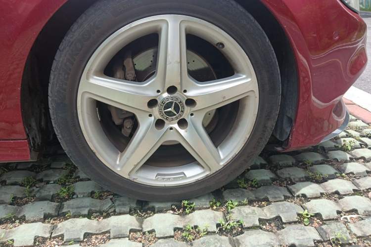 Used Mercedes-Benz CLS 2017 CLS 260 Elegant Edition Right Front Wheel Hub