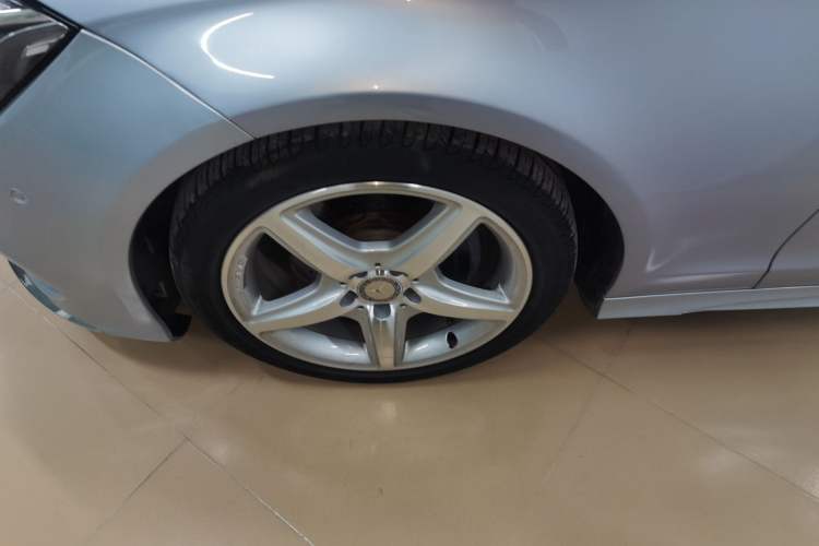 Used Mercedes-Benz CLS 2017 CLS 260 Elegant Edition Left Front Wheel Hub