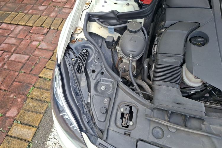 Used Mercedes-Benz CLS 2017 CLS 320 Elegant Edition Engine Bay Right