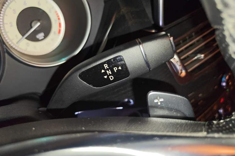 Used Mercedes-Benz CLS 2017 CLS 320 Elegant Edition Gear Lever