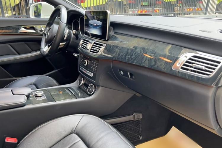 Used Mercedes-Benz CLS 2017 CLS 320 Elegant Edition Interior 10