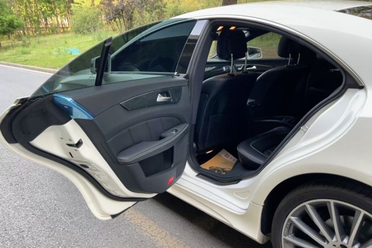 Used Mercedes-Benz CLS 2017 CLS 320 Elegant Edition Interior 12