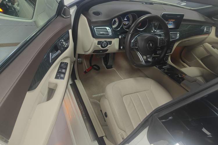 Used Mercedes-Benz CLS 2017 CLS 320 Elegant Edition Interior 3