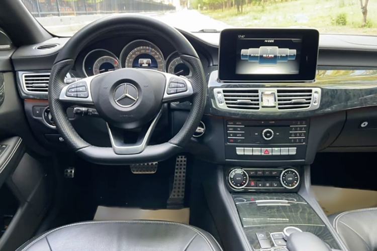 Used Mercedes-Benz CLS 2017 CLS 320 Elegant Edition Interior 4