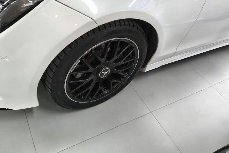 Used Mercedes-Benz CLS 2017 CLS 260 Elegant Edition Left Front Wheel Hub