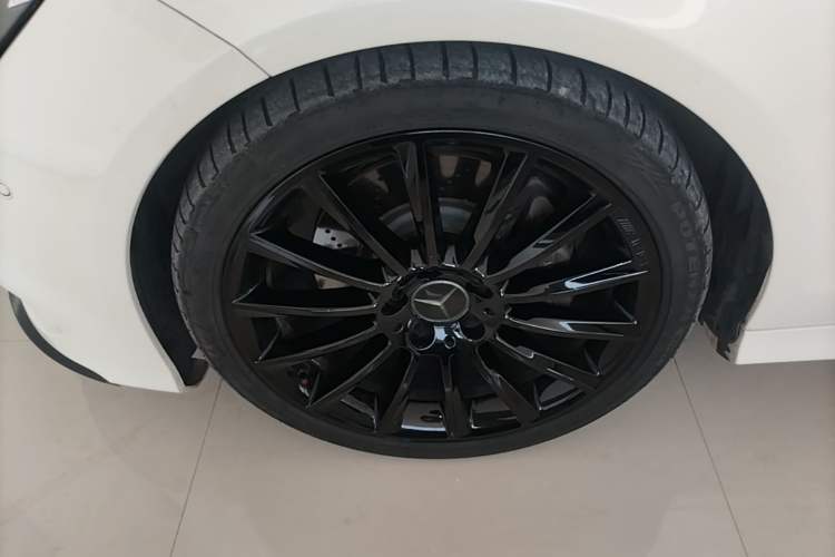Used Mercedes-Benz CLS 2017 CLS 320 Elegant Edition Left Front Wheel Hub
