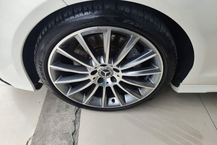 Used Mercedes-Benz CLS 2017 CLS 320 Elegant Edition Left Front Wheel Hub