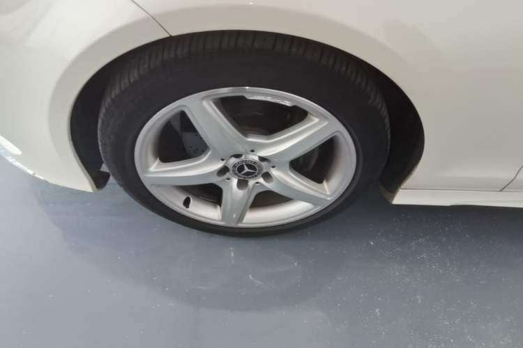 Used Mercedes-Benz CLS 2017 CLS 260 Elegant Edition Left Front Wheel Hub