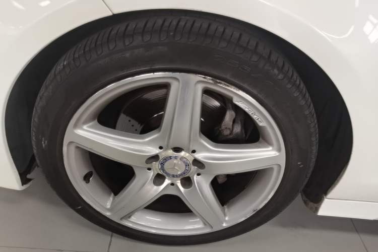Used Mercedes-Benz CLS 2017 CLS 260 Elegant Edition Left Front Wheel Hub