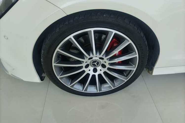 Used Mercedes-Benz CLS 2017 CLS 320 Elegant Edition Left Front Wheel Hub