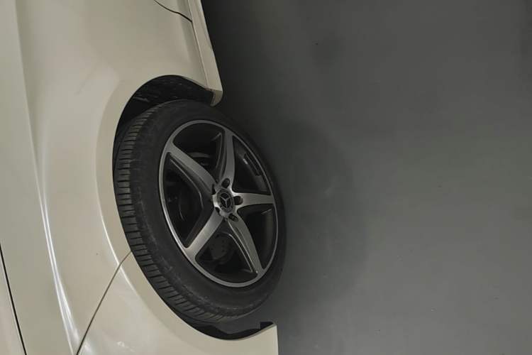 Used Mercedes-Benz CLS 2017 CLS 260 Elegant Edition Left Front Wheel Hub