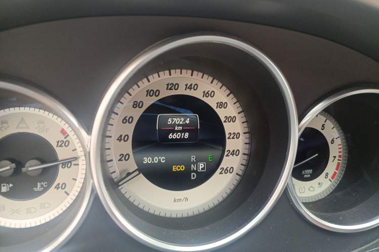 Used Mercedes-Benz CLS 2017 CLS 320 Elegant Edition Odometer Close Up