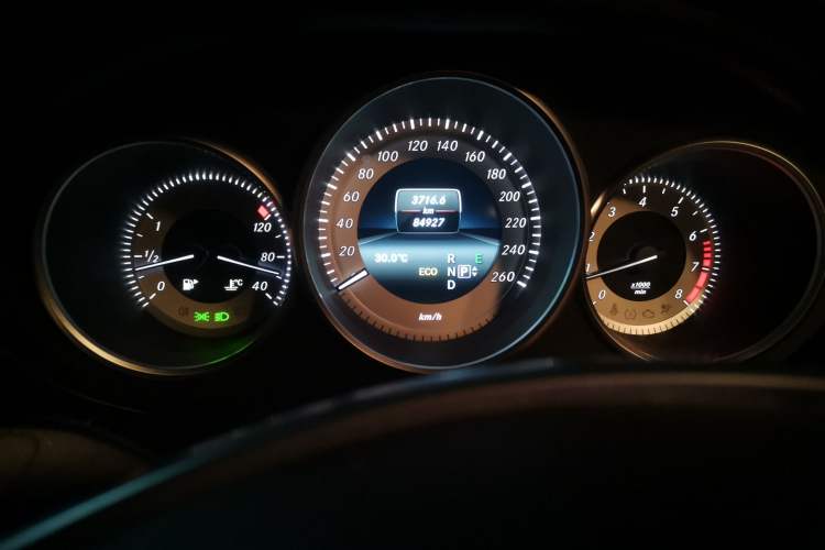Used Mercedes-Benz CLS 2017 CLS 260 Elegant Edition Odometer Close Up