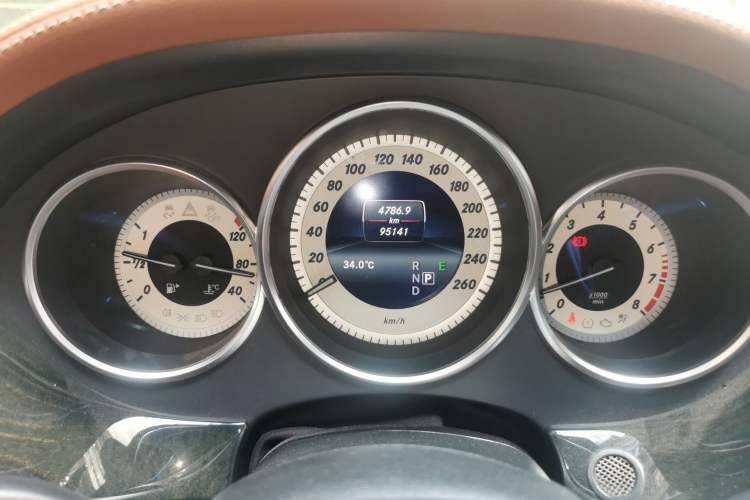 Used Mercedes-Benz CLS 2017 CLS 320 Elegant Edition Odometer Close Up