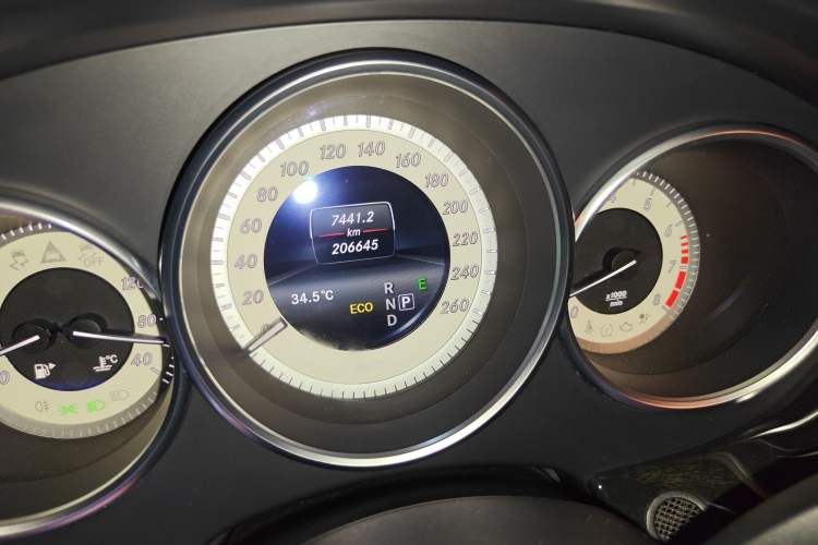 Used Mercedes-Benz CLS 2017 CLS 320 Elegant Edition Odometer Close Up