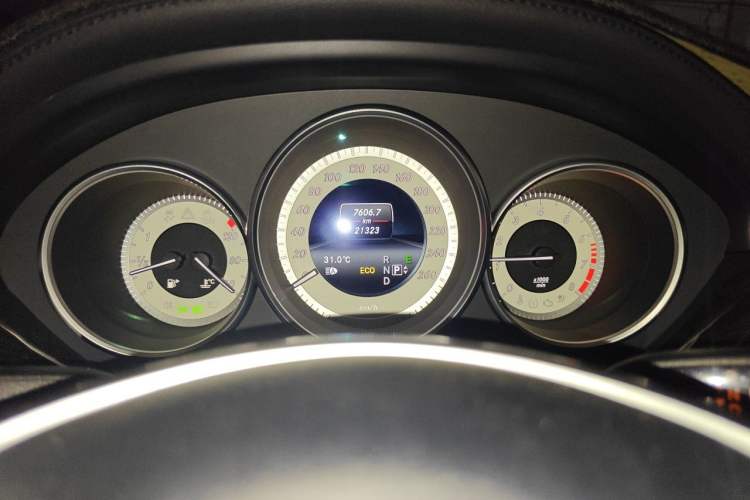 Used Mercedes-Benz CLS 2017 CLS 320 Elegant Edition Odometer Close Up