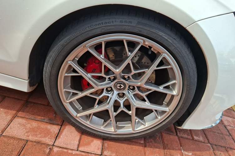 Used Mercedes-Benz CLS 2017 CLS 320 Elegant Edition Right Front Wheel Hub