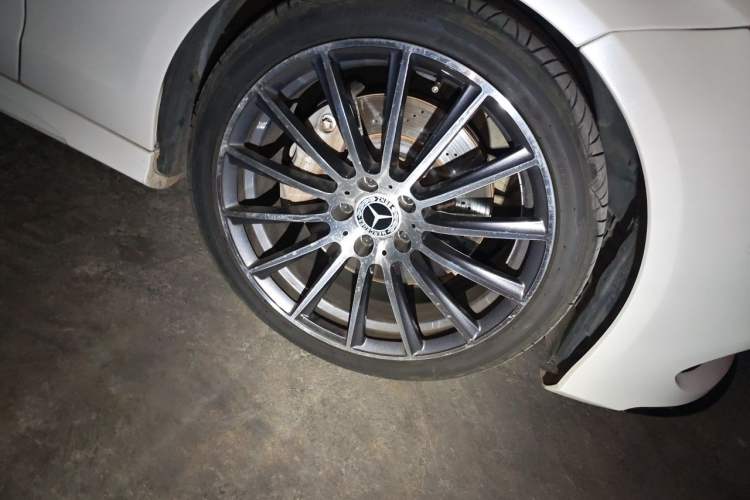 Used Mercedes-Benz CLS 2017 CLS 320 Elegant Edition Right Front Wheel Hub