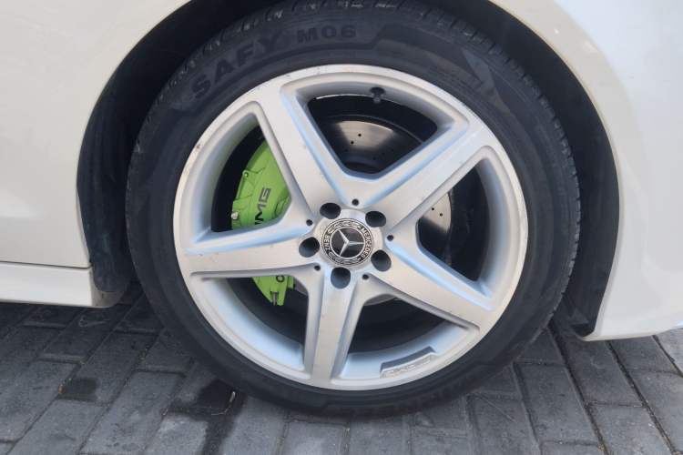Used Mercedes-Benz CLS 2017 CLS 260 Elegant Edition Right Front Wheel Hub