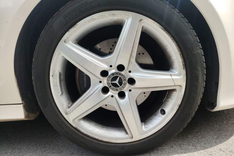 Used Mercedes-Benz CLS 2017 CLS 260 Elegant Edition Right Front Wheel Hub
