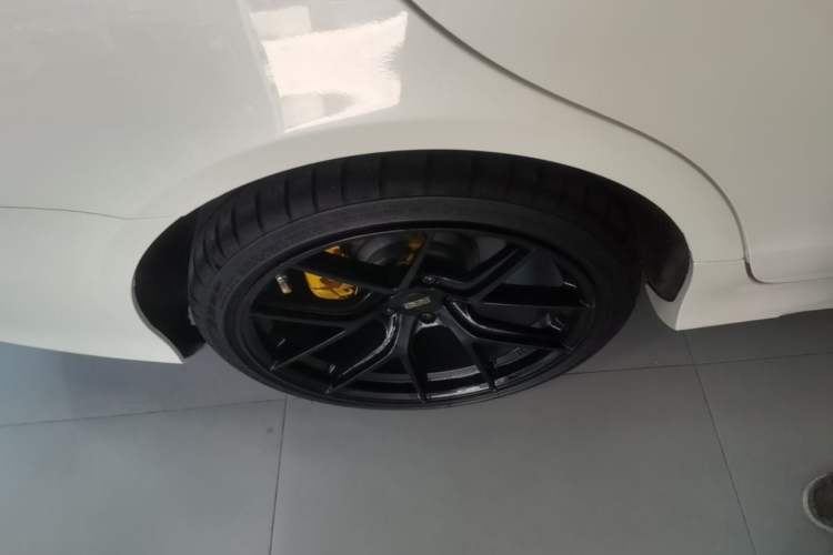 Used Mercedes-Benz CLS 2017 CLS 320 Elegant Edition Right Rear Wheel Hub