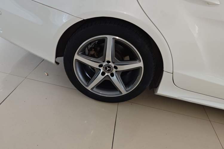 Used Mercedes-Benz CLS 2017 CLS 260 Elegant Edition Right Rear Wheel Hub