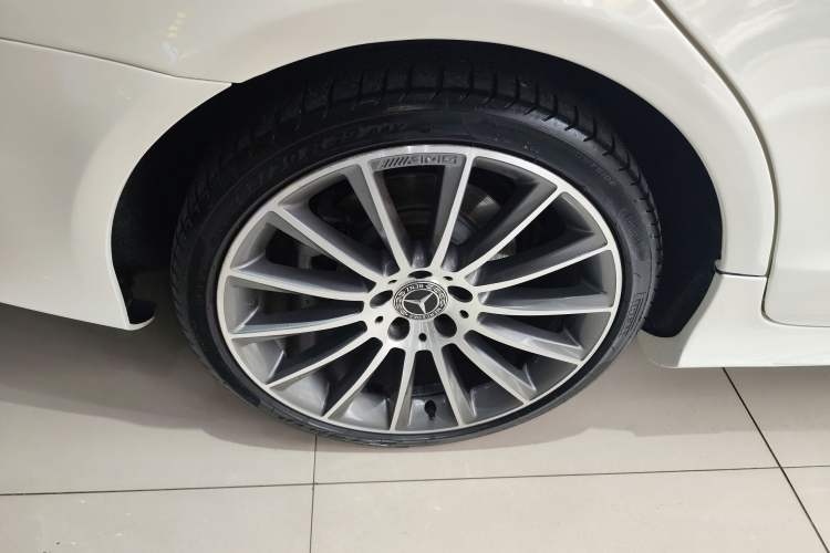 Used Mercedes-Benz CLS 2017 CLS 320 Elegant Edition Right Rear Wheel Hub