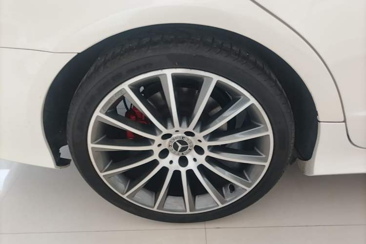 Used Mercedes-Benz CLS 2017 CLS 320 Elegant Edition Right Rear Wheel Hub